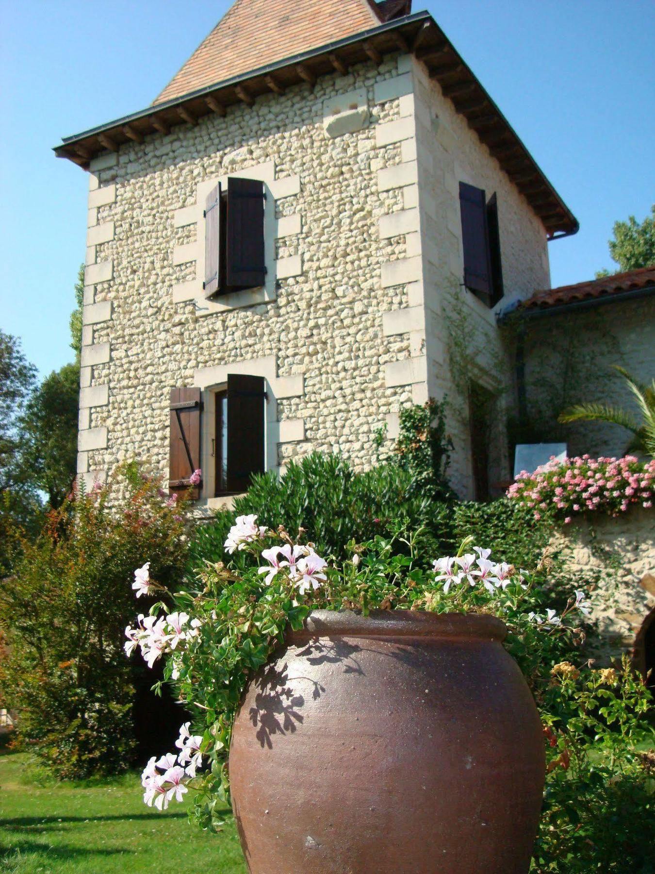 Moulin Rouhaud Hotel Montboyer Exterior photo
