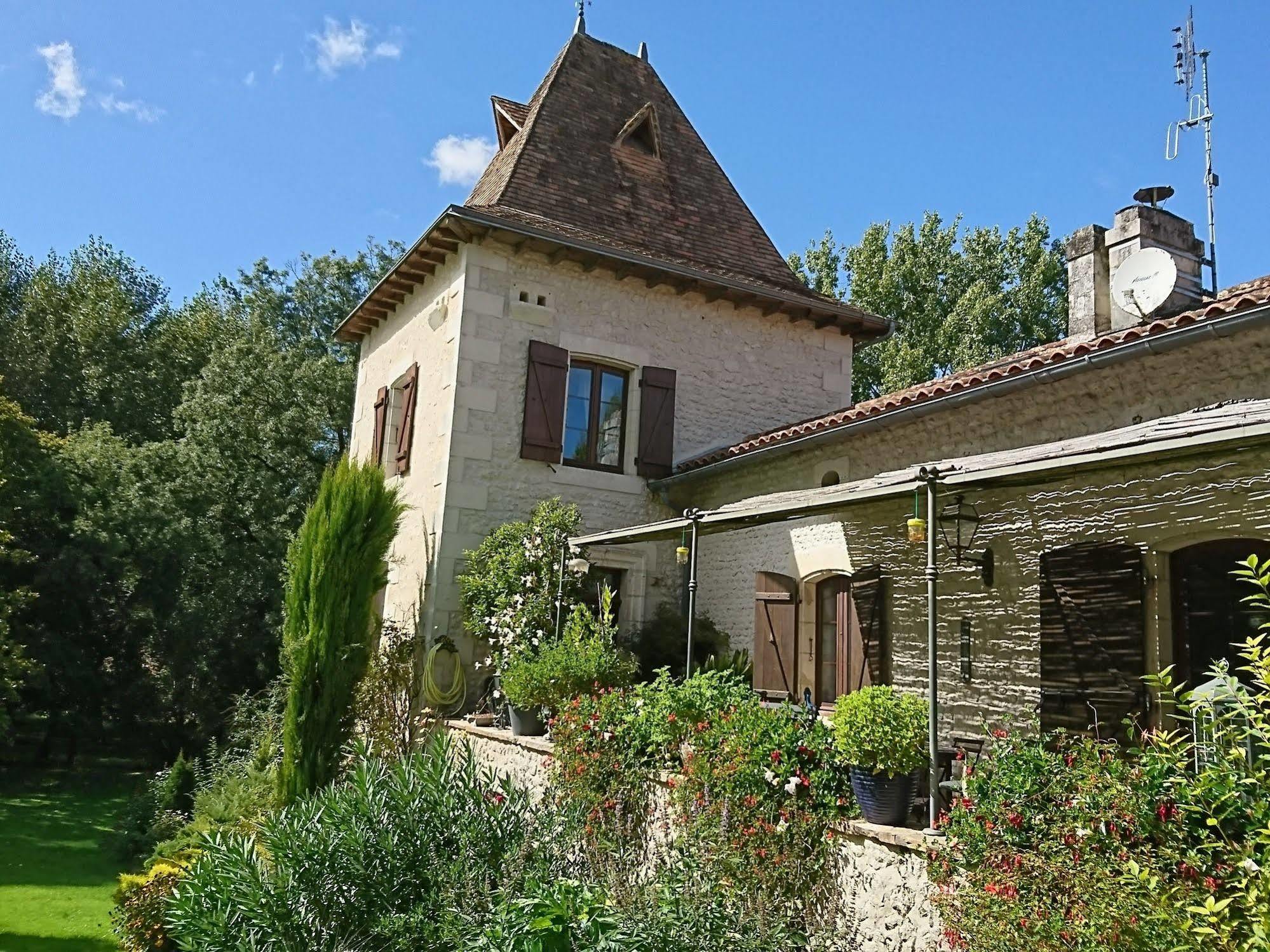 Moulin Rouhaud Hotel Montboyer Exterior photo