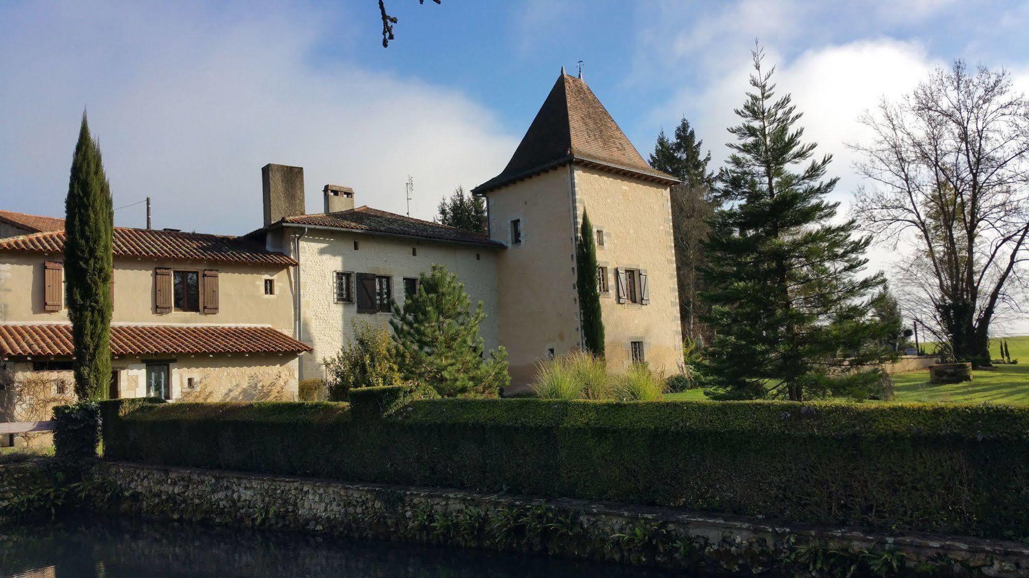 Moulin Rouhaud Hotel Montboyer Exterior photo