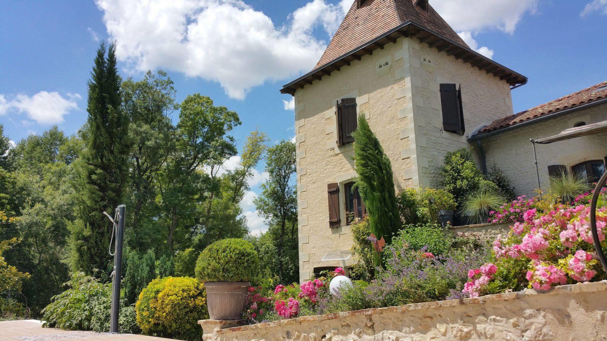 Moulin Rouhaud Hotel Montboyer Exterior photo