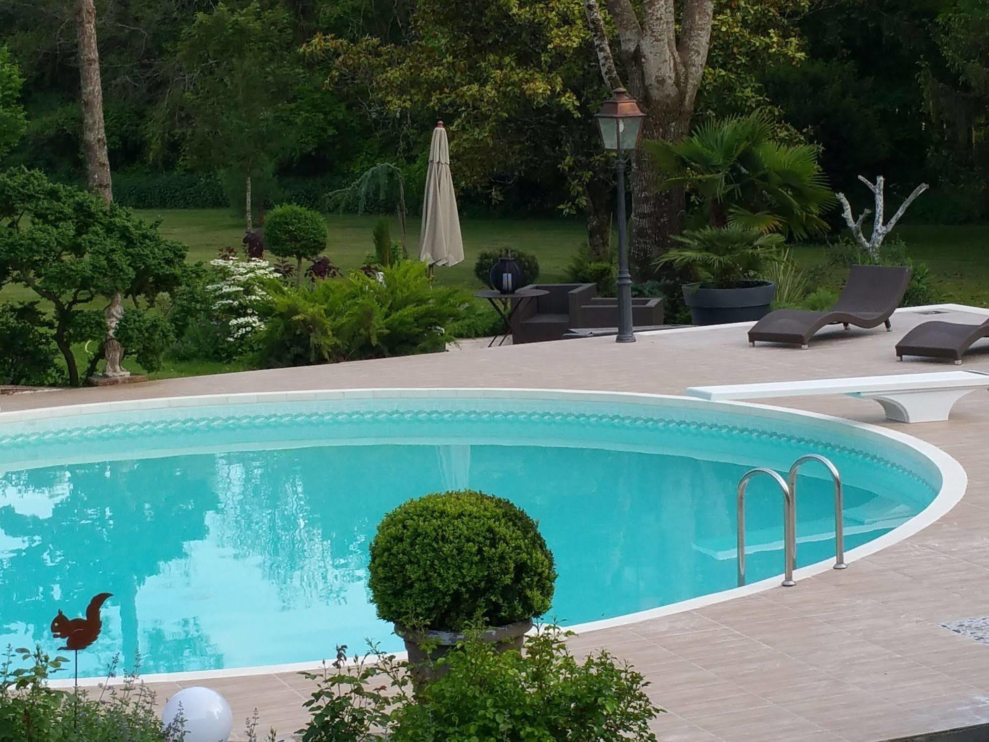 Moulin Rouhaud Hotel Montboyer Exterior photo